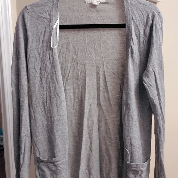ESSENTIAL GRAY BUTTON DOWN CARDIGAN - Picture 3 of 3